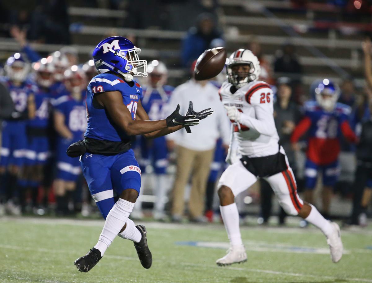 Midway Uses Big 4th Quarter To Sink Tyler Lee 35 7 High School