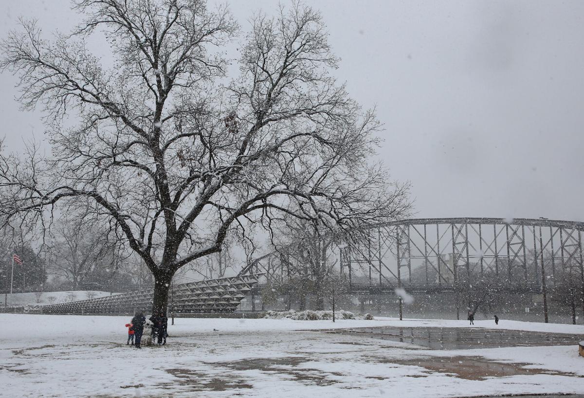 Waco gets heaviest snow in decades as schools, Cameron Park close