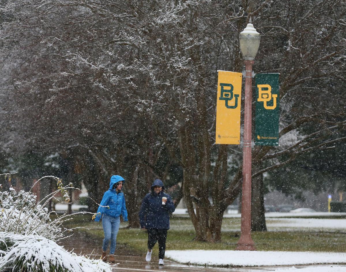 Waco gets heaviest snow in decades as schools, Cameron Park close