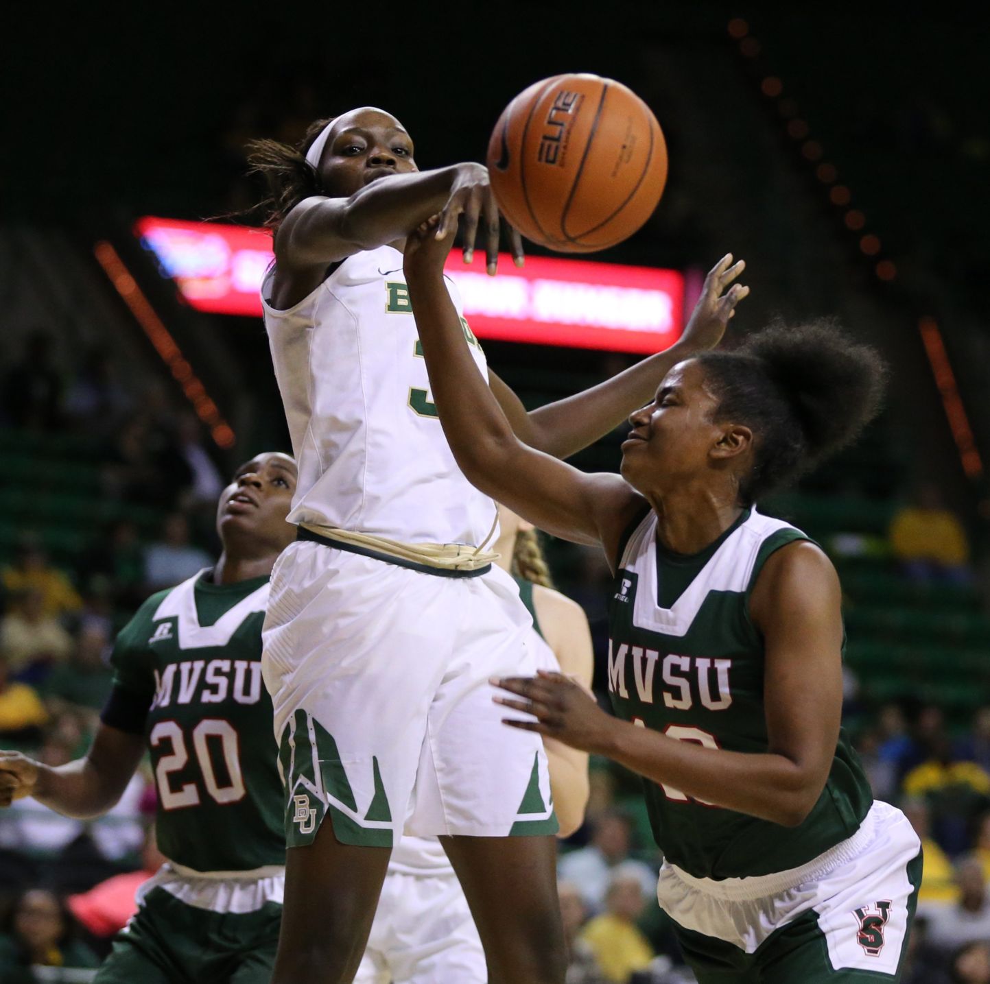 Lady Bears face Mulkey s hometown team in Waco