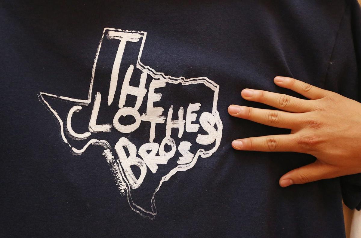 Gainesdecorated totebags to help Waco Cultural District bid Sound