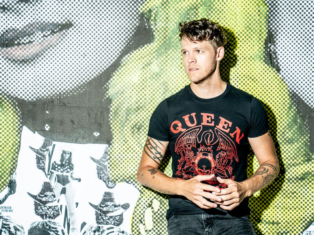 Country Performer Sam Riggs Finds Energy In Walking The Lines