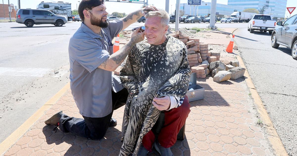 Waco barber spreads love with free haircuts