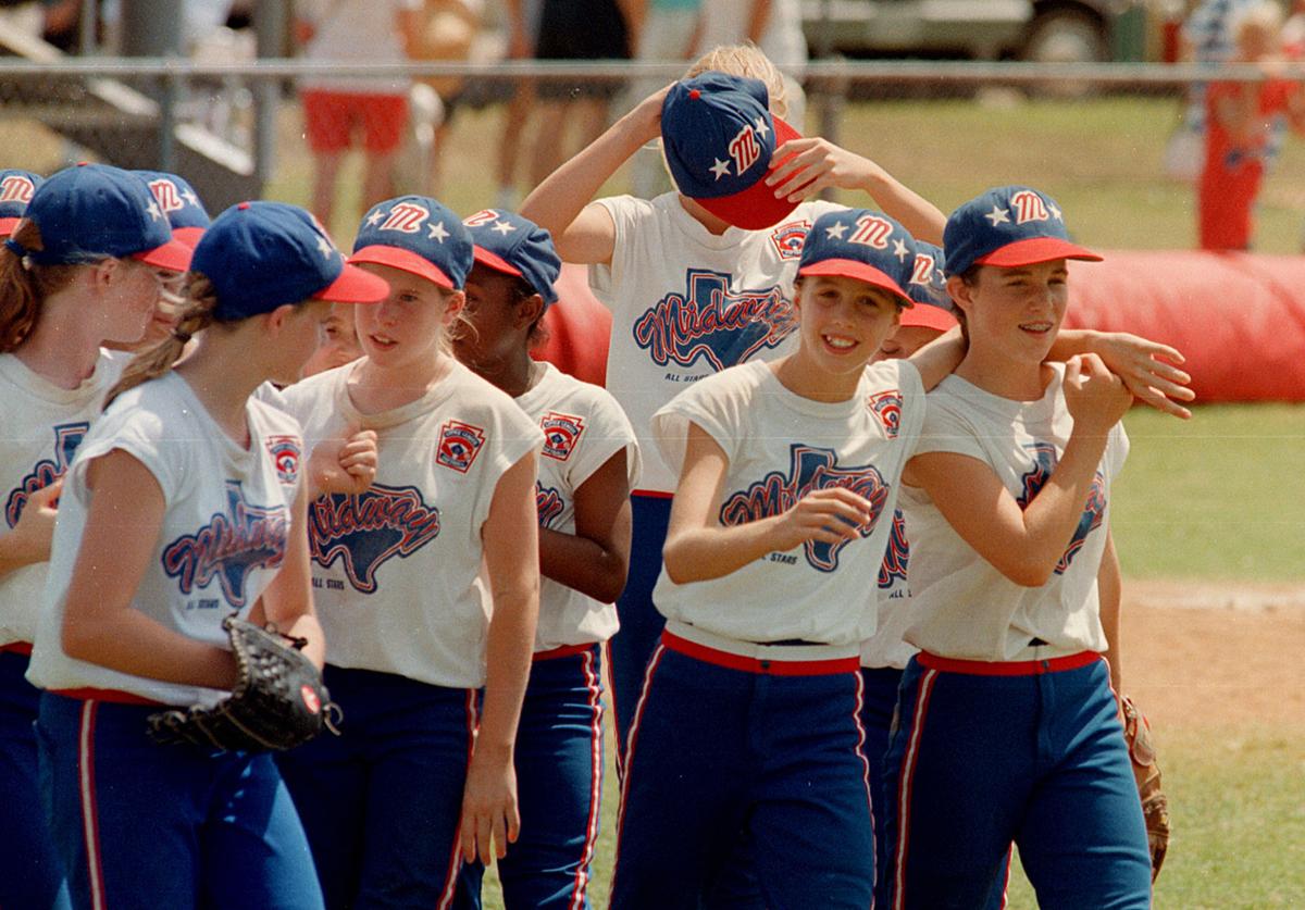 WATCH: Community cheers on Midway All Stars as team departs to defend Little  League World Series title