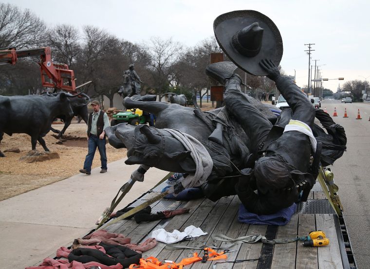 Vaquero statue installed amid longhorn cattle at Waco’s Suspension