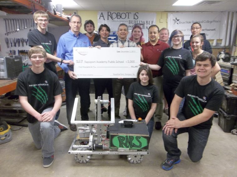 Professor delivers robotics workshop at Brazos County school