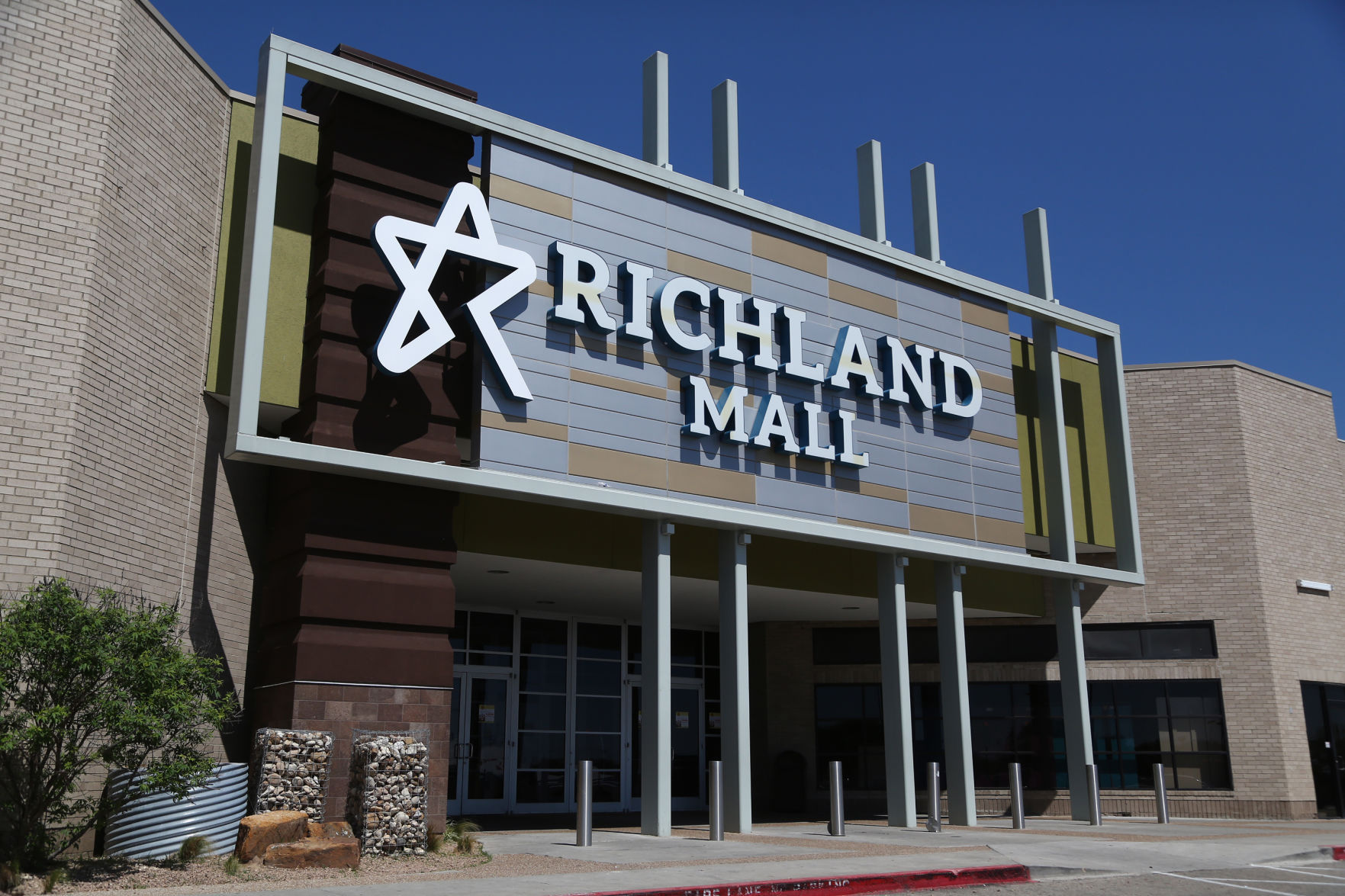 Richland Mall losing, gaining stores 