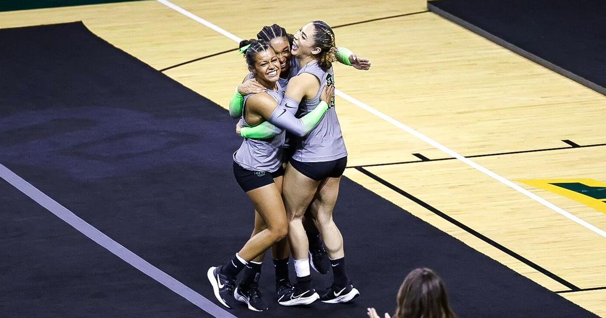 Baylor acrobatics team beats Oregon, on 35-match win streak