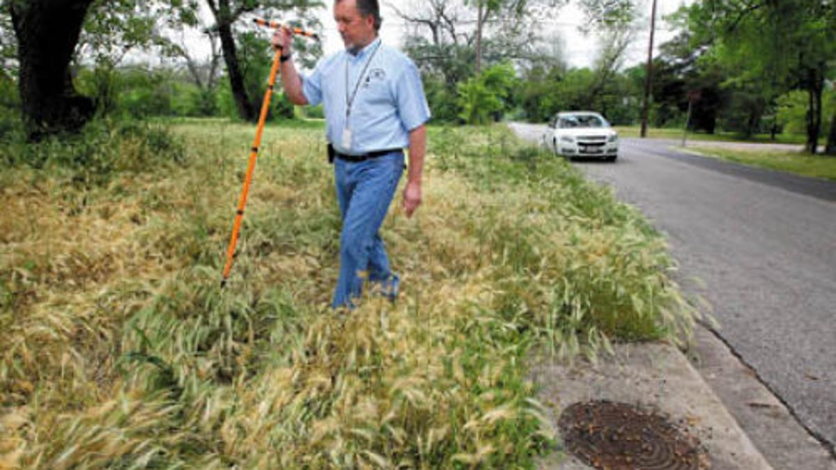 Waco Code Inspectors Race Against High Weeds Latest News Wacotrib Com