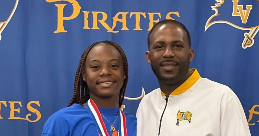 La Vega’s Johnson inks with McLennan