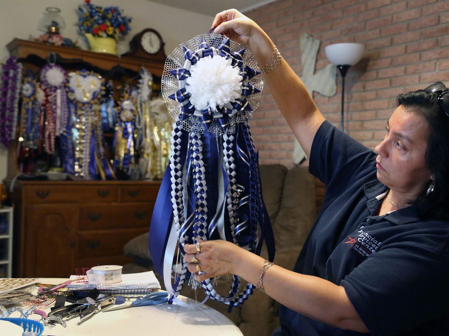 Mum Maker Keeps Texas High School Tradition Handmade Education Wacotrib Com