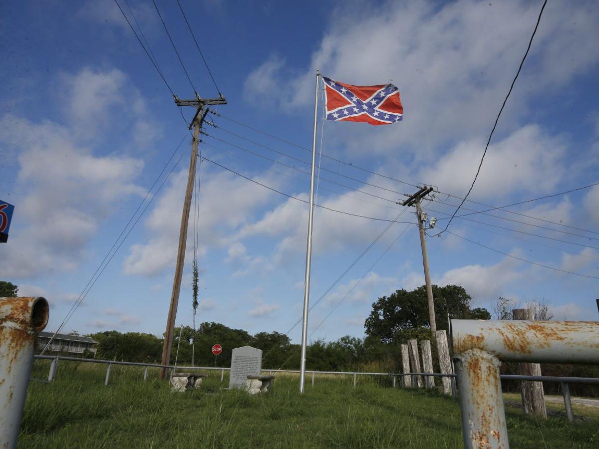 I 35 Confederate Flag Memorial Vandalized Again Crime Wacotrib Com