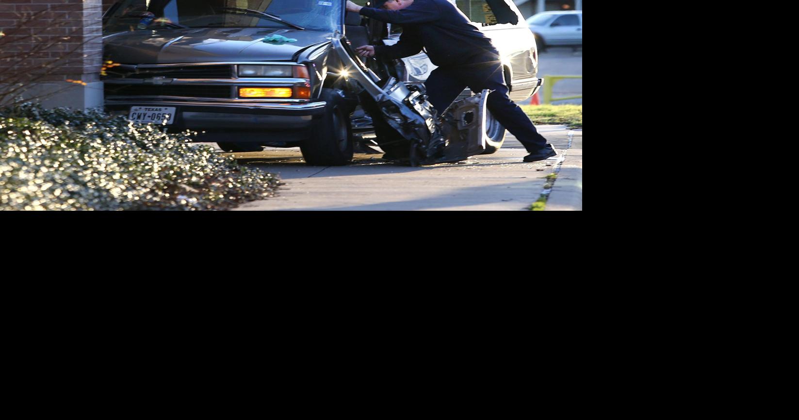 Wreck sends SUV into side of downtown Waco post office