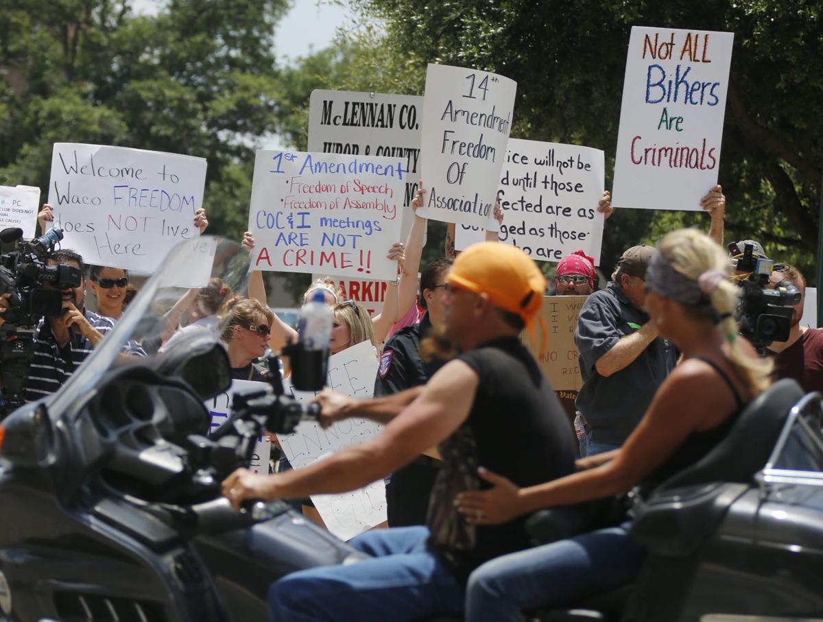 Hundreds of bikers protest at McLennan County courthouse Twin Peaks