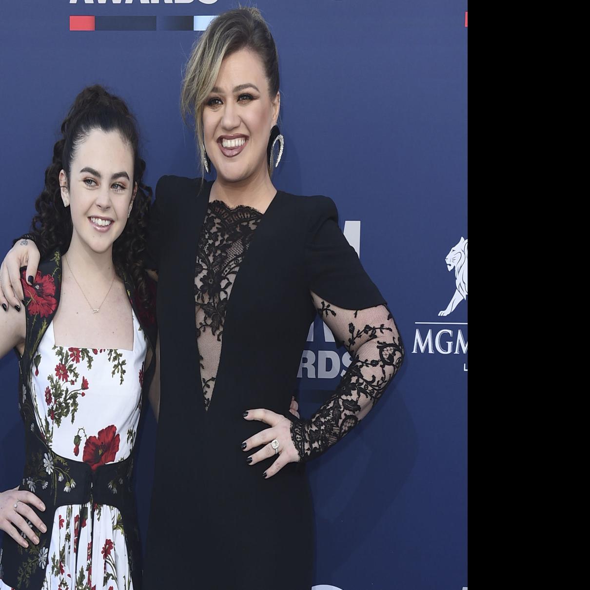 Clarkson S Voice Picks Find Country Success Wacotrib Com Height origin chevel shepherd is an american country singer. clarkson s voice picks find country