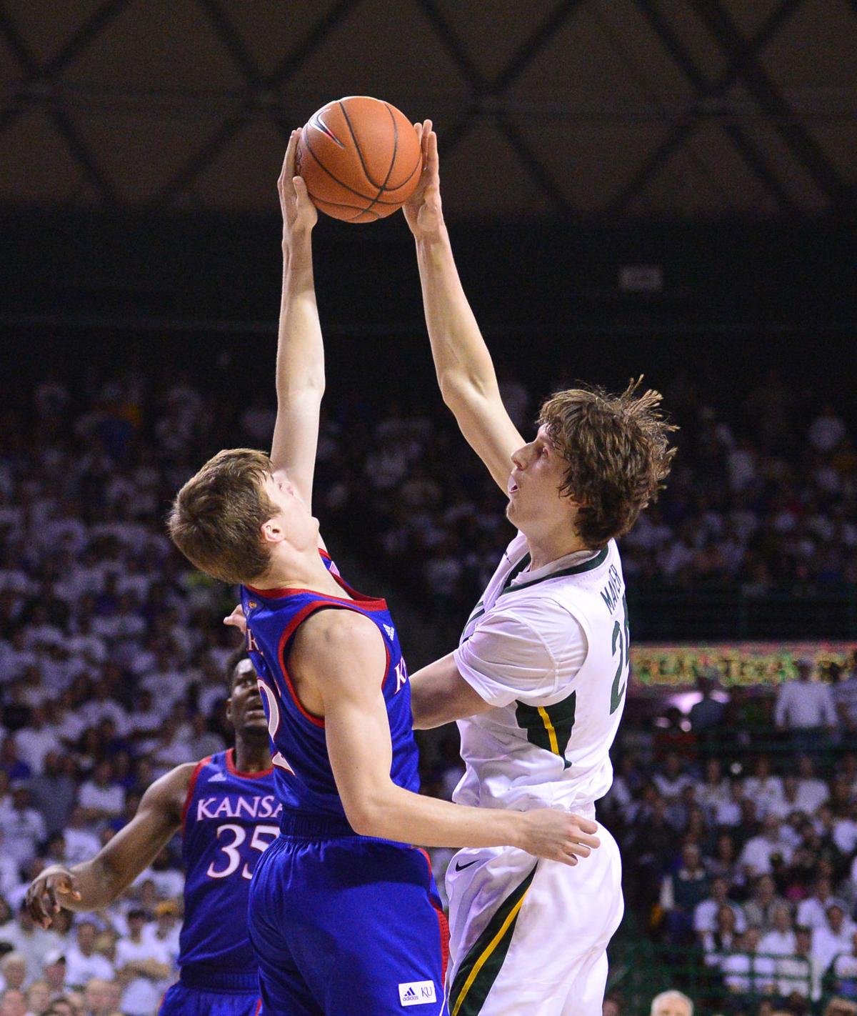 Jayhawks Hang On For 64 61 Win Over Bears Baylor Wacotrib Com