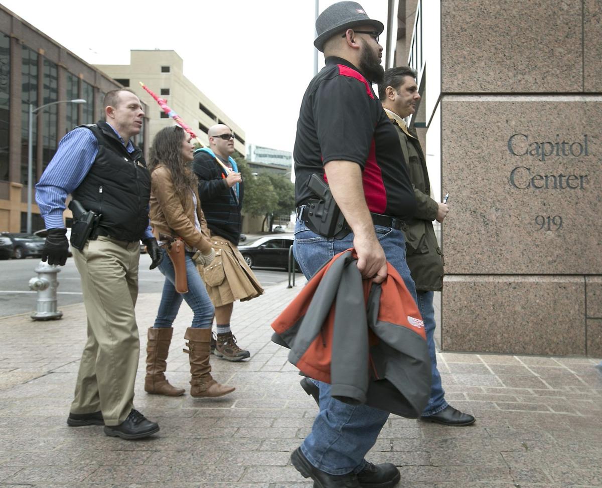 Confusion reigns across Texas on new open carry law Government