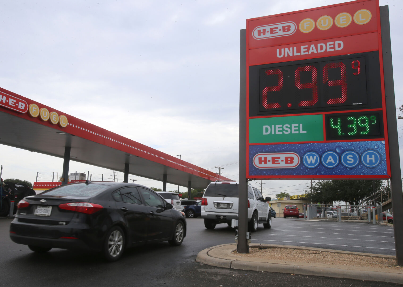Gas prices fall below $3 a gallon in Waco