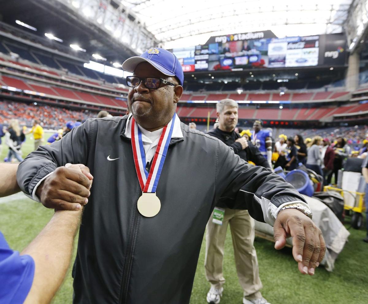 La Vega Emerges With 1st State Title After Wild 2nd Half 33 31