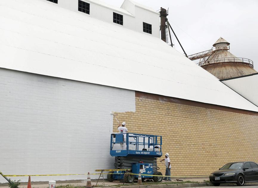 HGTV ‘Fixer Upper’ stars see downtown Waco silo project take shape