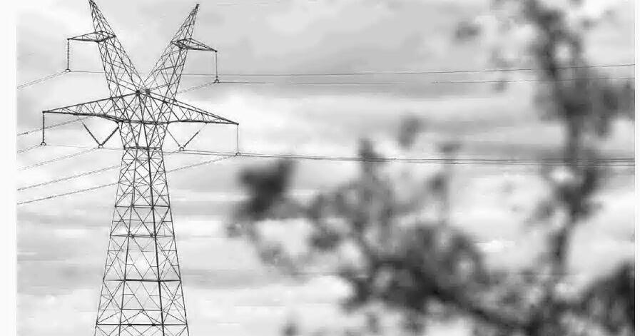 Texas lawmakers want to halt high-voltage lines