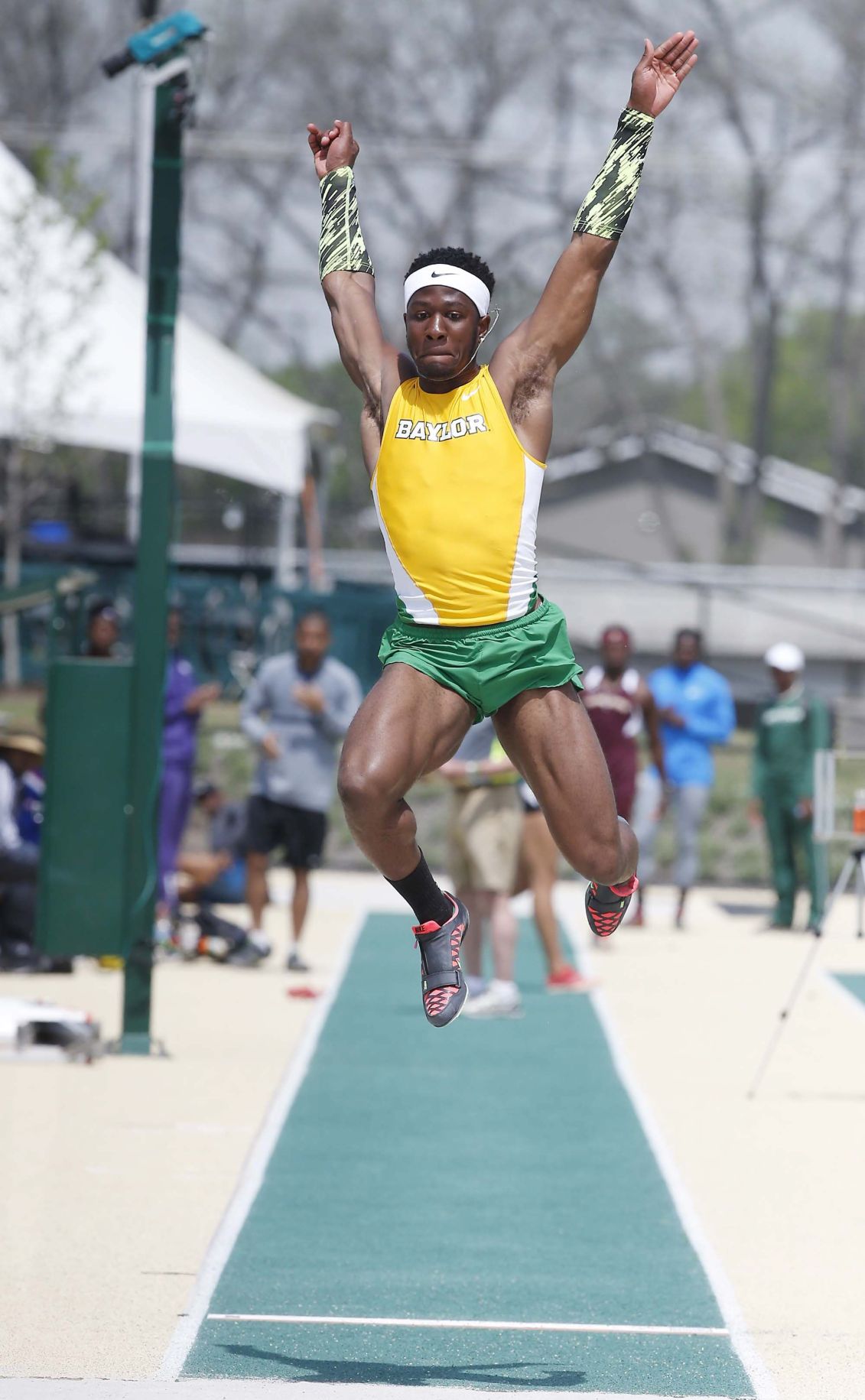Plenty of buzz as Baylor opens new track home with a bang Baylor Track And Field