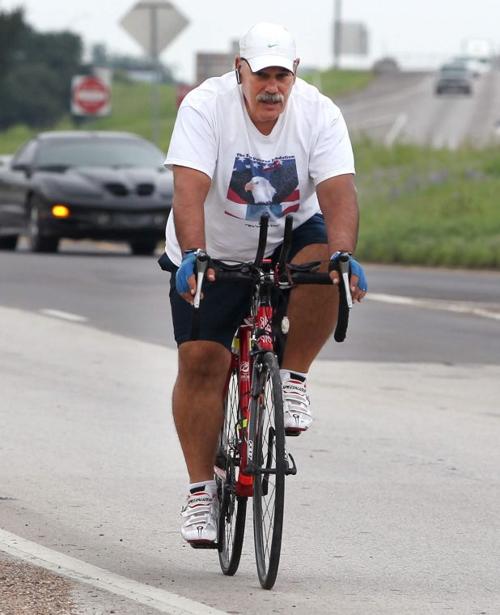 ruilen Illusie Classificeren Arizona man bikes through Waco on cross-country trip for vet suicide  prevention | Local News | wacotrib.com