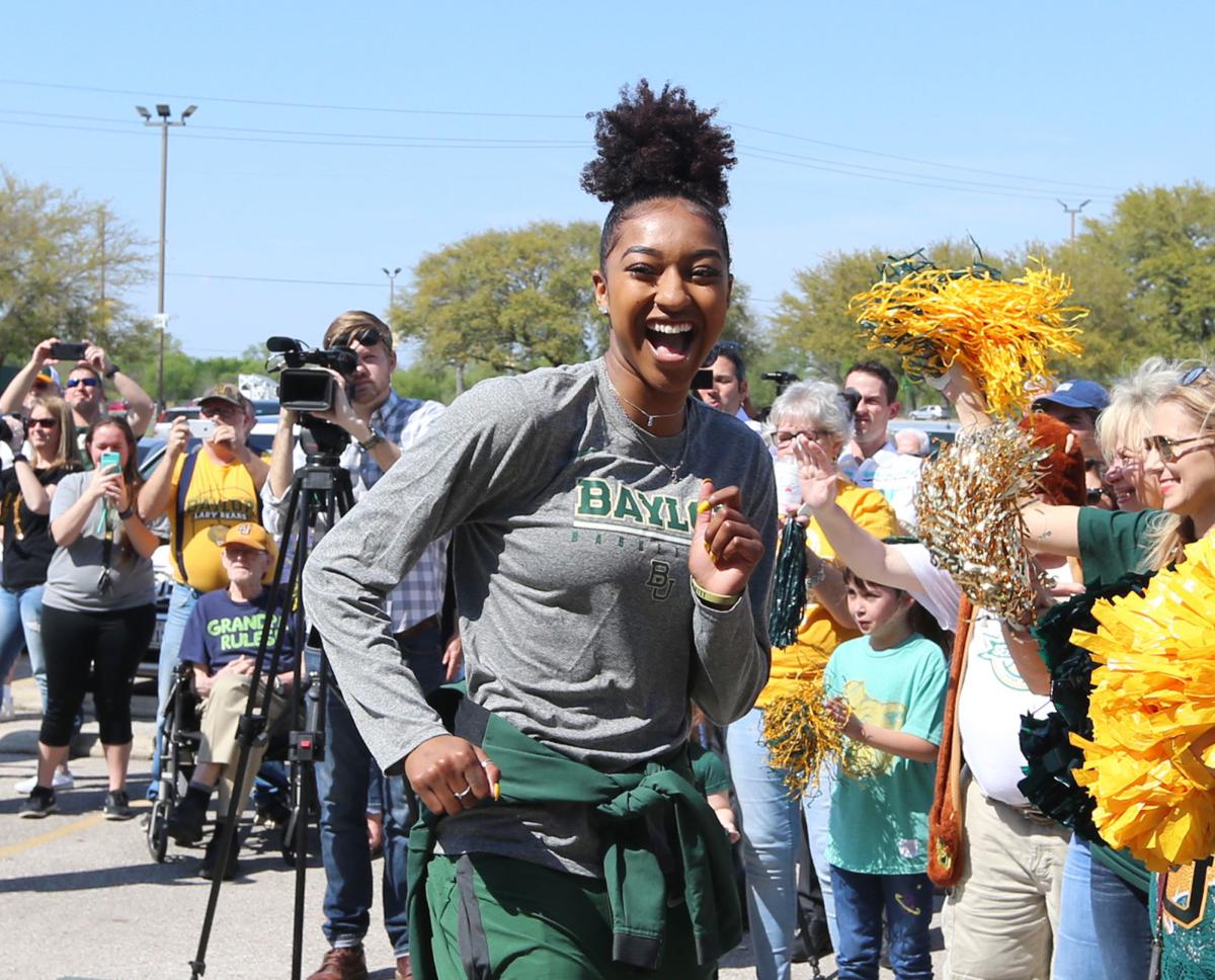 wallpapers Didi Richards Instagram didi richards works on erasing negative