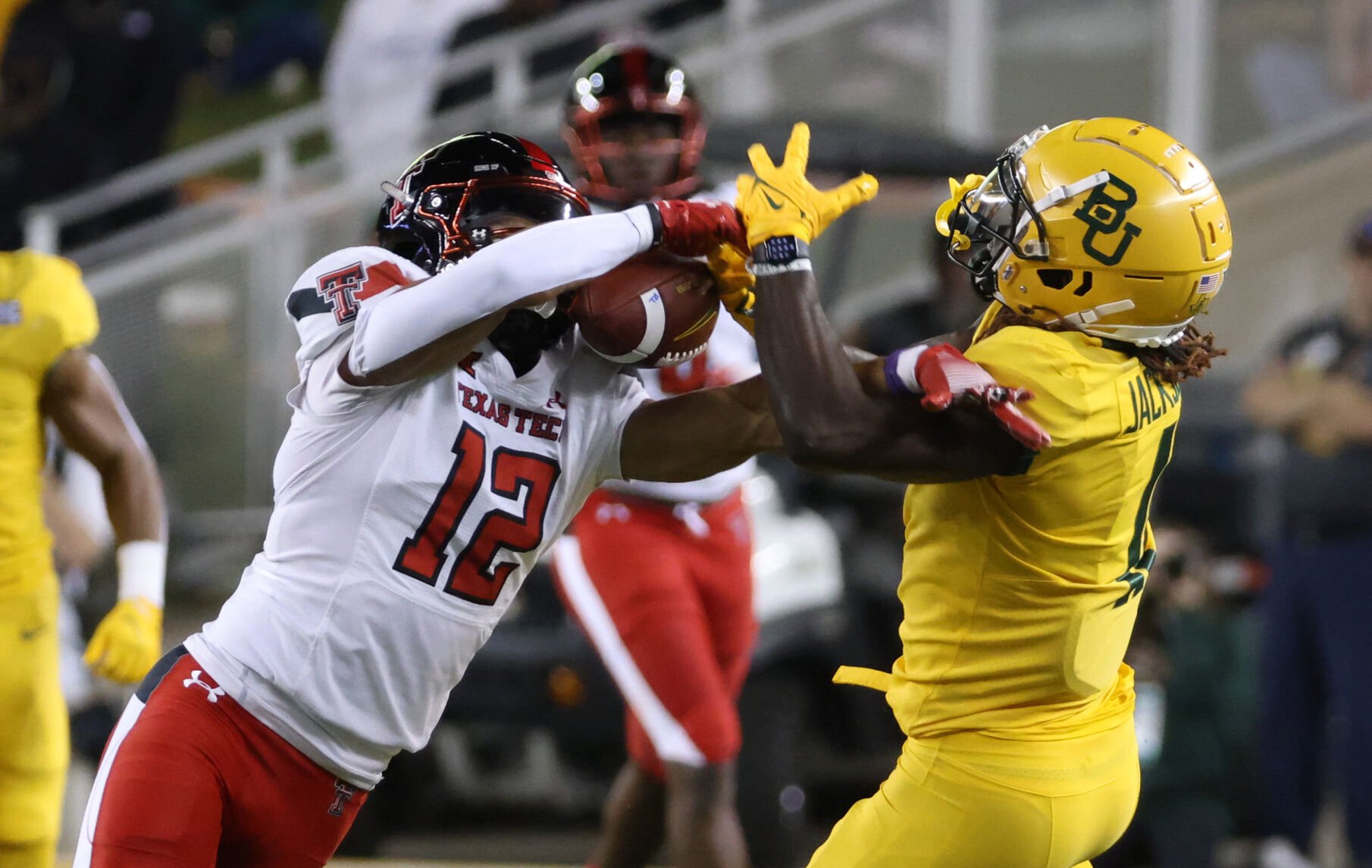 Technical difficulties — Red Raiders manhandle Bears, 39-14, in