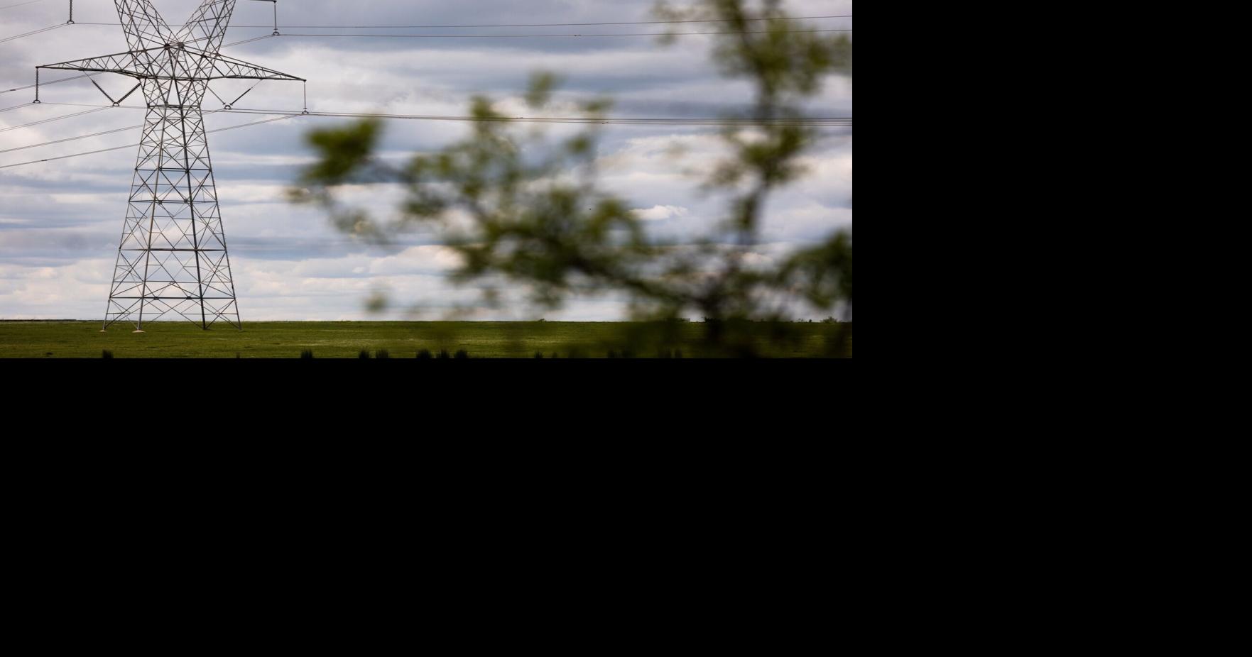 Texas lawmakers want to halt plan to build high-voltage transmission lines across state