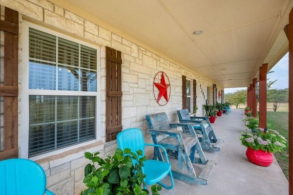 3 Bedroom Home in Aquilla - $575,000