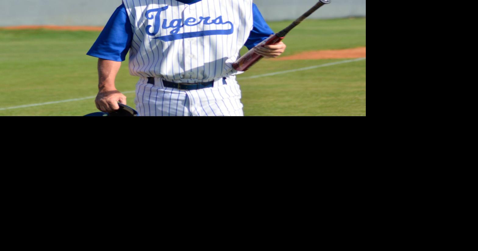 Batting a thousand Former MCC, Baylor shortstop breaks 1,000win mark