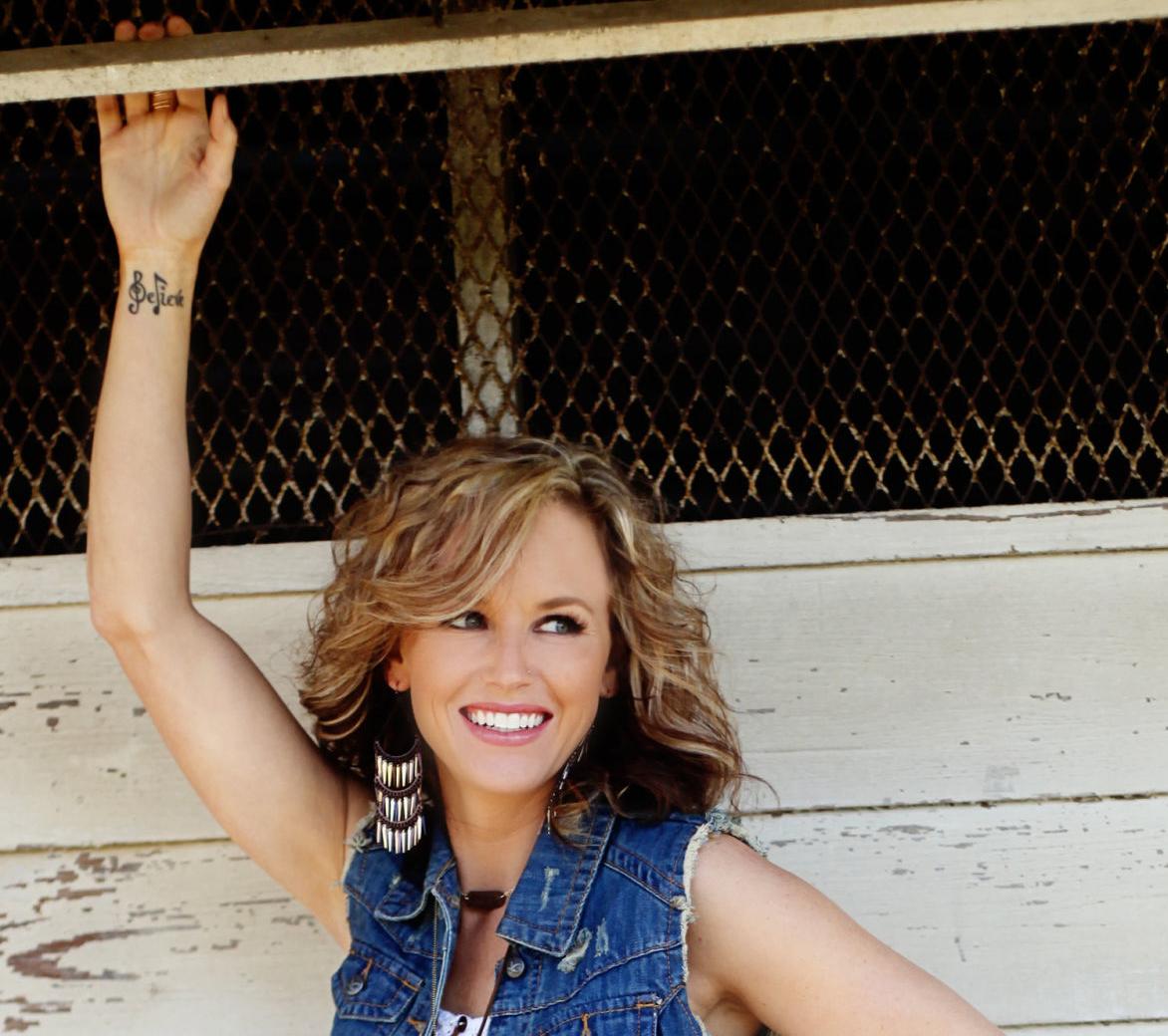 Kristen Kelly supports abuse survivors with Hometown Throwdown