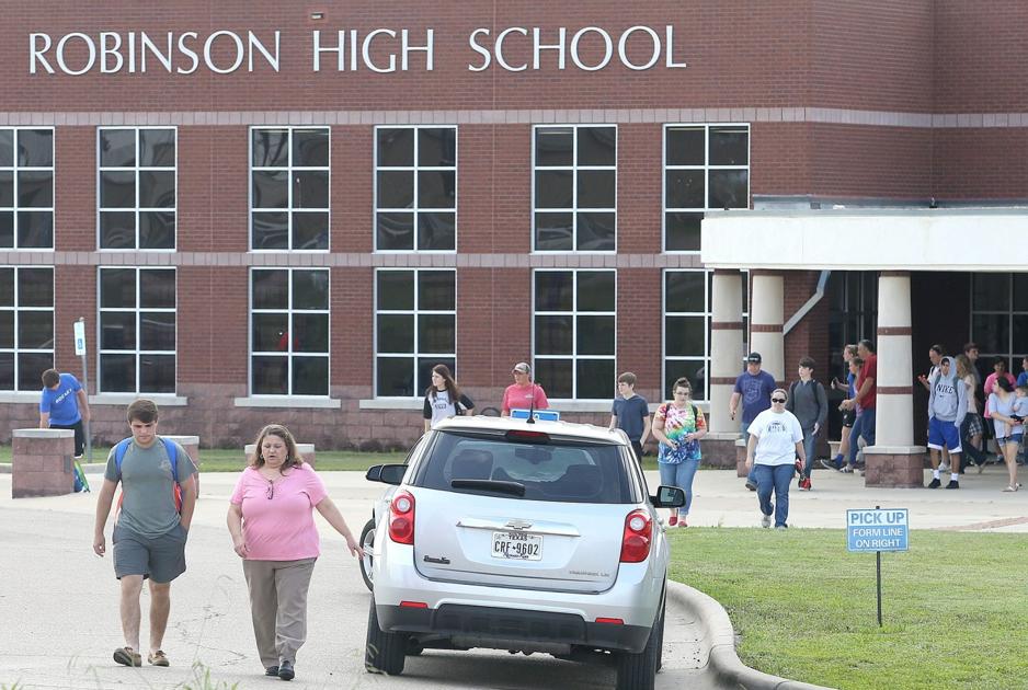 Robinson High School senior commits suicide at school Education