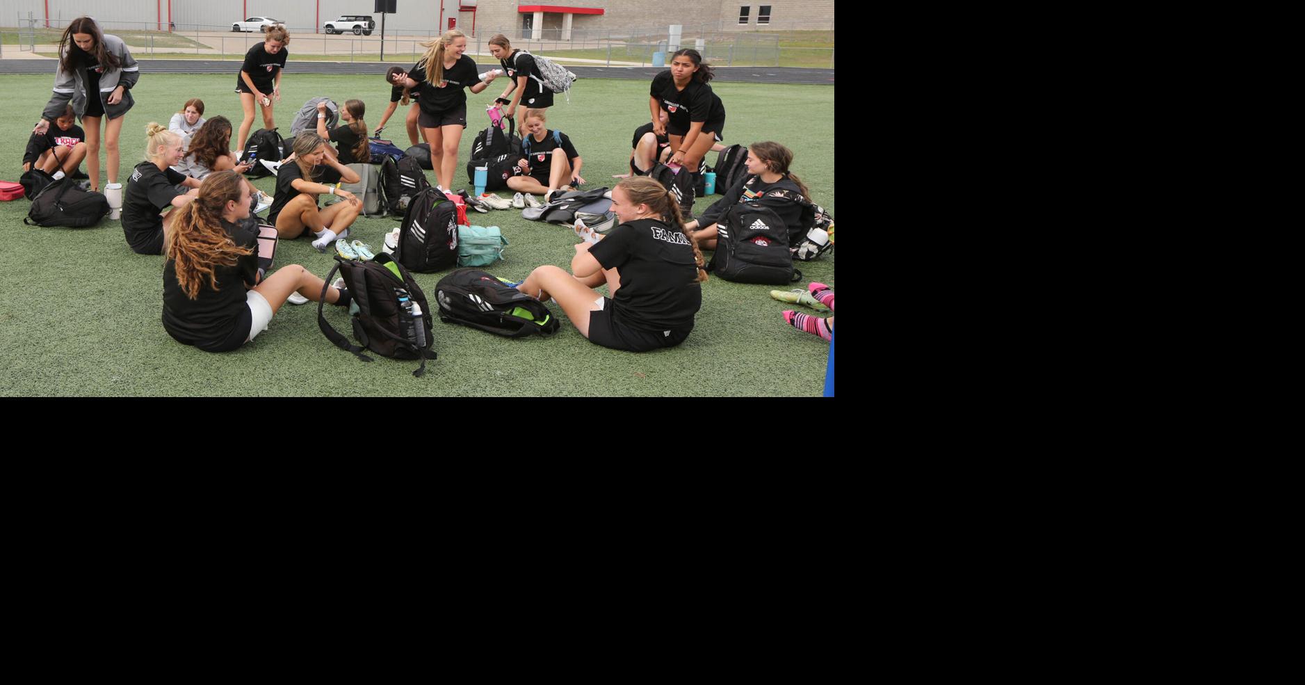 Sister Sledgehammer Lorena soccer embraces family vibe as it smashes