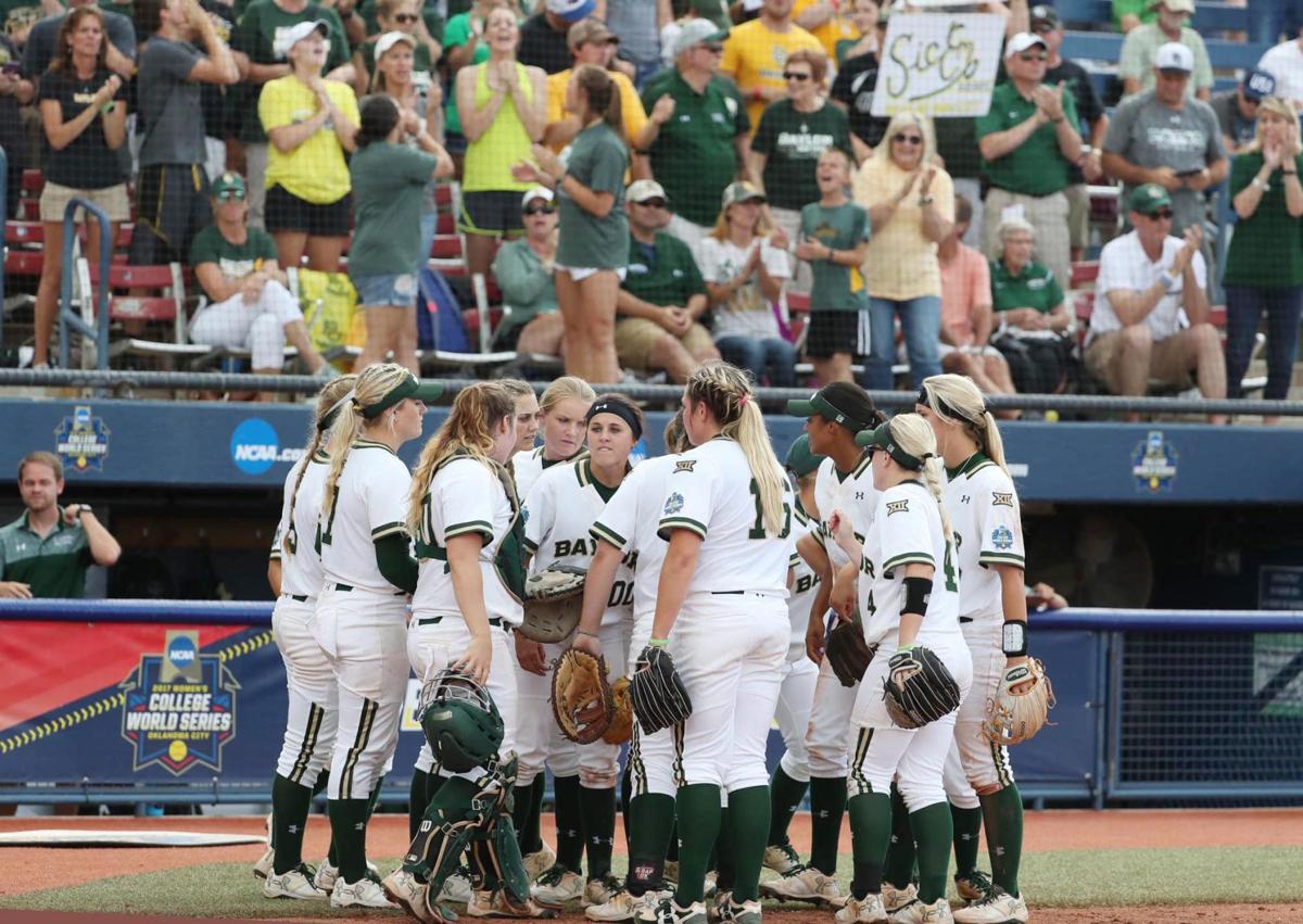 Baylor softball rallies late, still falls to Oregon in Women's College