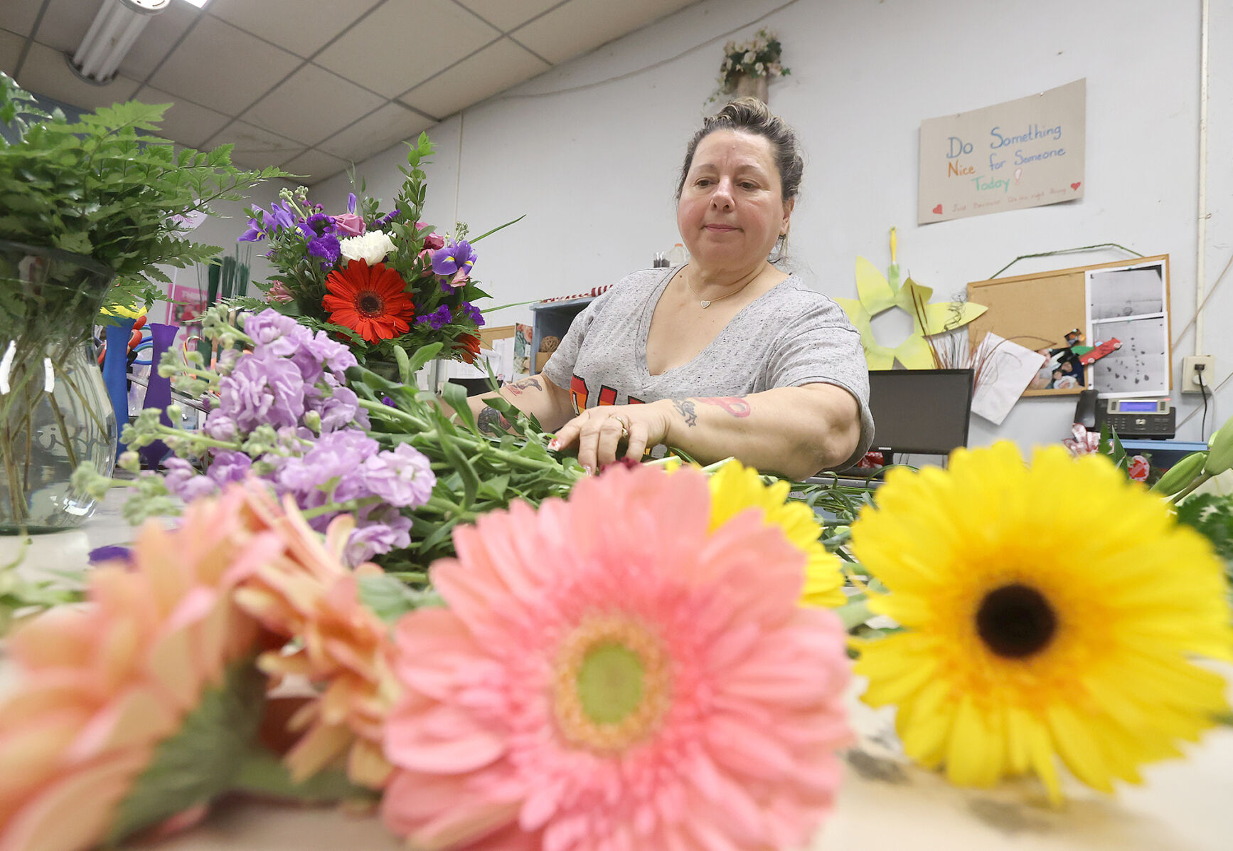 PHOTOS, VIDEO — Bouquets blooming for Valentine's Day in Waco