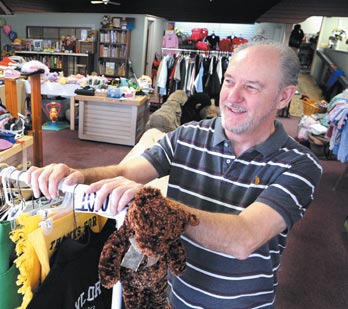 New Waco secondhand store raises money for food bank