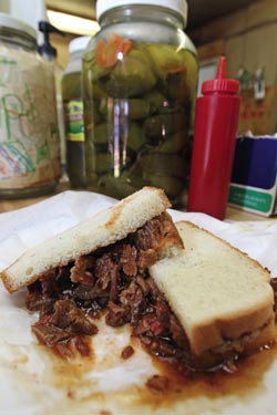 Mama & Papa B's — A Waco Barbecue Tradition