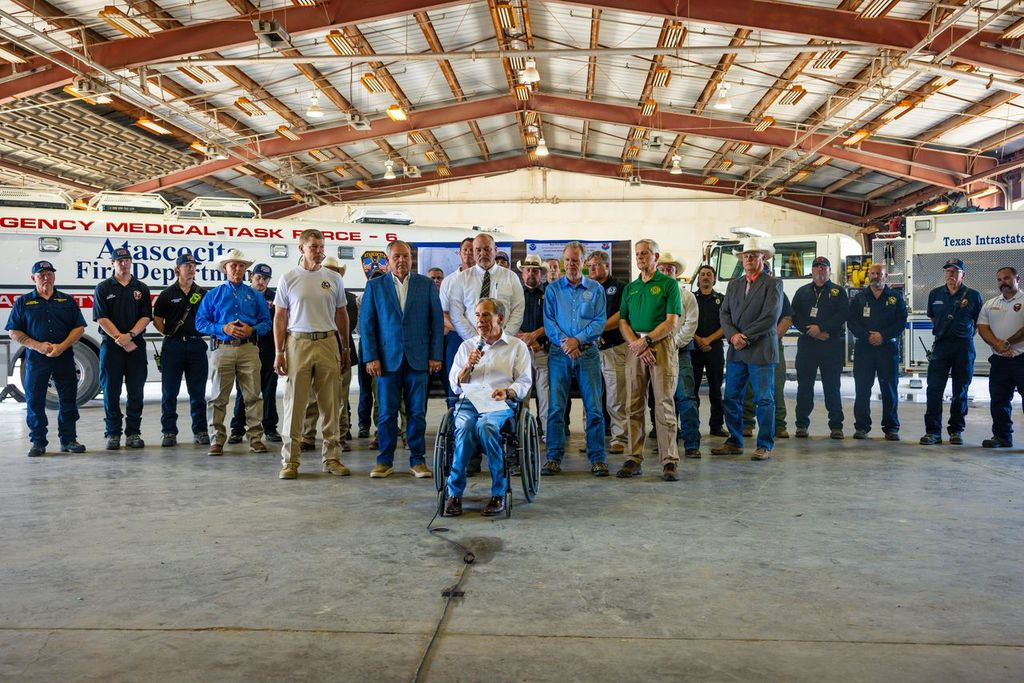 Governor Abbott Meets With First Responders, Delivers Update On State Wildfire Response