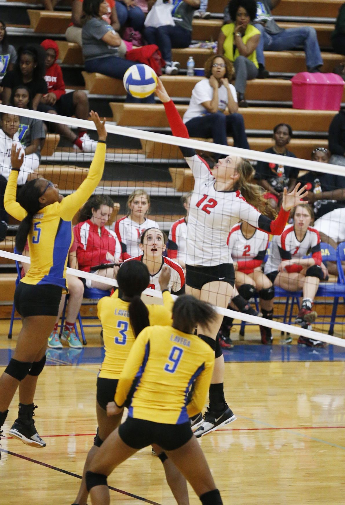 Lorena volleyball bounces back from loss, defeats La Vega, 30 High