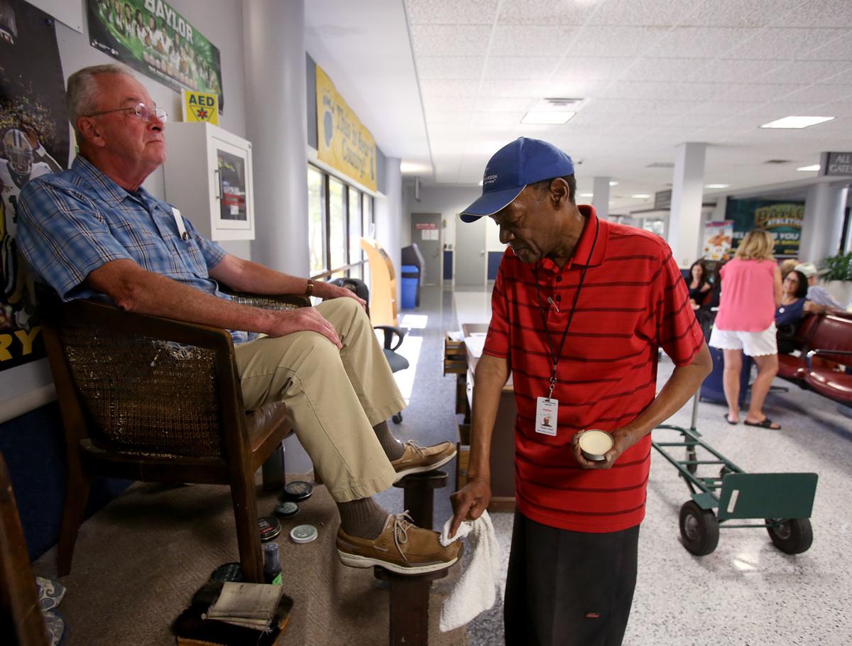 Longtime airport shoeshine stand gets the boot