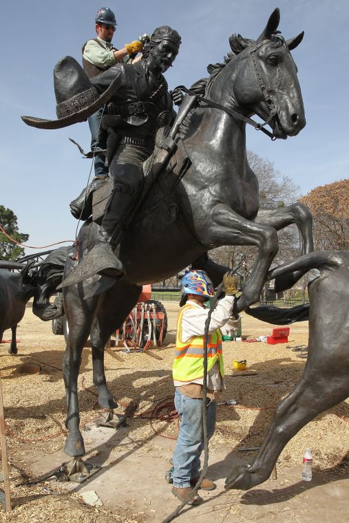 Vaquero statue installed amid longhorn cattle at Waco’s Suspension