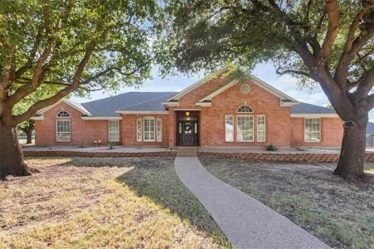 4 Bedroom Home in Lorena 549,900