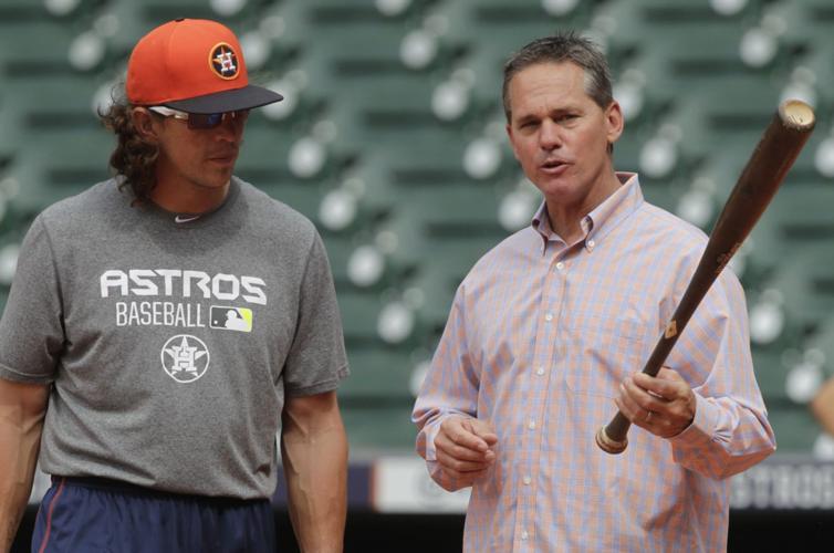 Houston Astros Hall of Famer, Craig Biggio poses with young fans