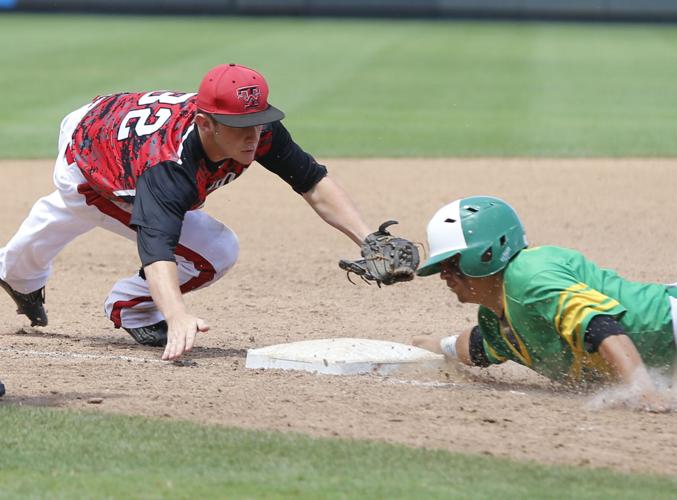 Edmonds gets nod in right field