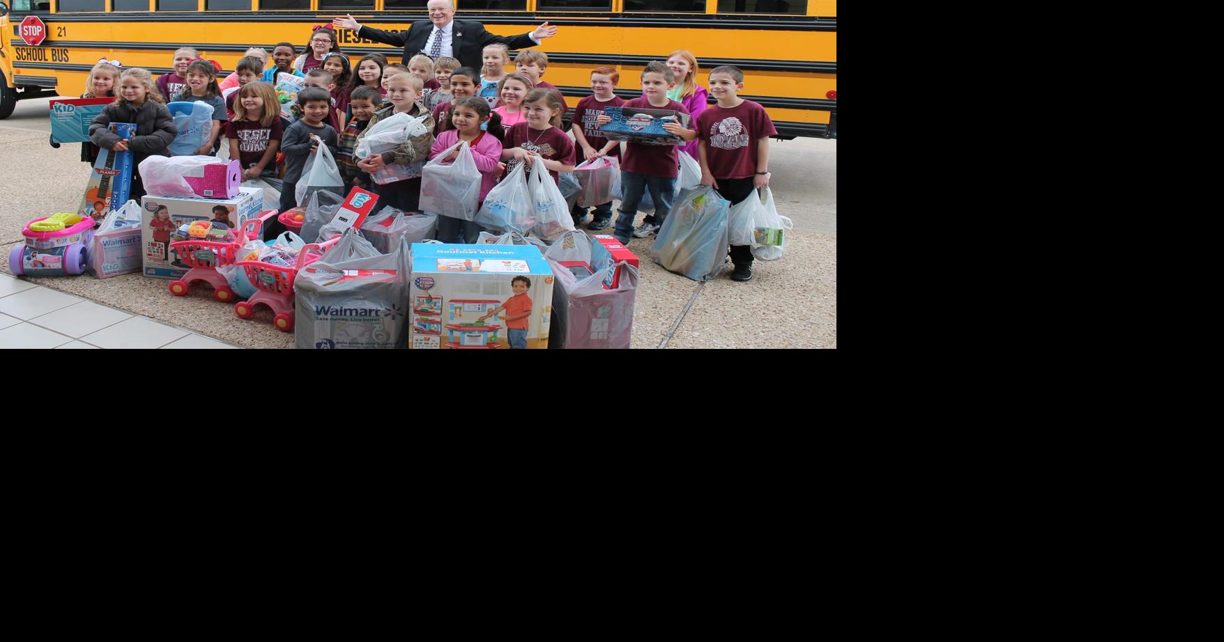 Riesel ISD gives to Toys for Tots