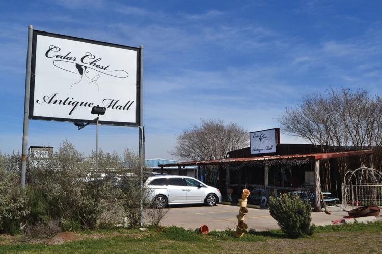 Cedar Chest Antique Mall offers expansive variety of home décor