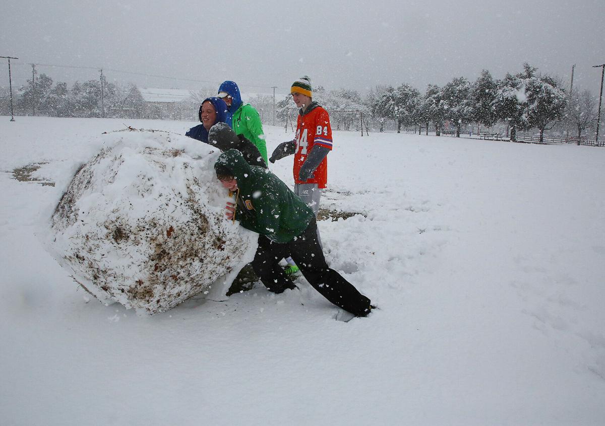 Waco gets heaviest snow in decades as schools, Cameron Park close