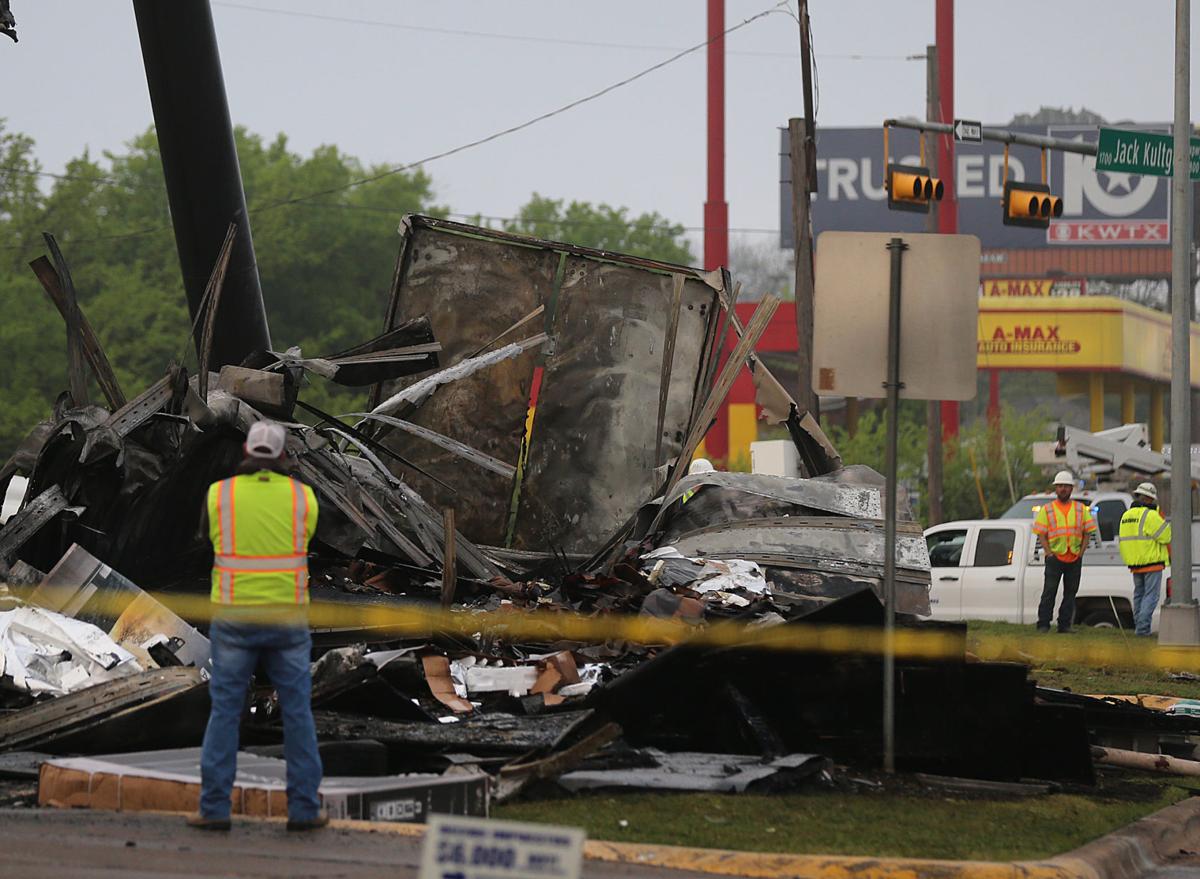 18 Wheeler Accident On 35 Today Driver killed in fiery 18-wheeler crash along I-35 in Waco | Police